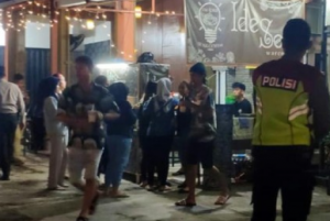 Polisi Sukabumi Bubarkan Warga Nongkrong hingga Balapan Liar